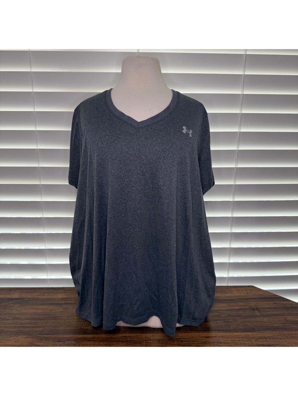 Under Armour Women's Loose Fit HeatGear V-Neck T-Shirt Size 1X